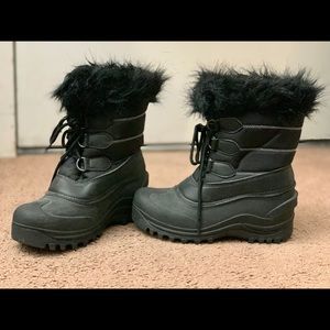 Snow boots